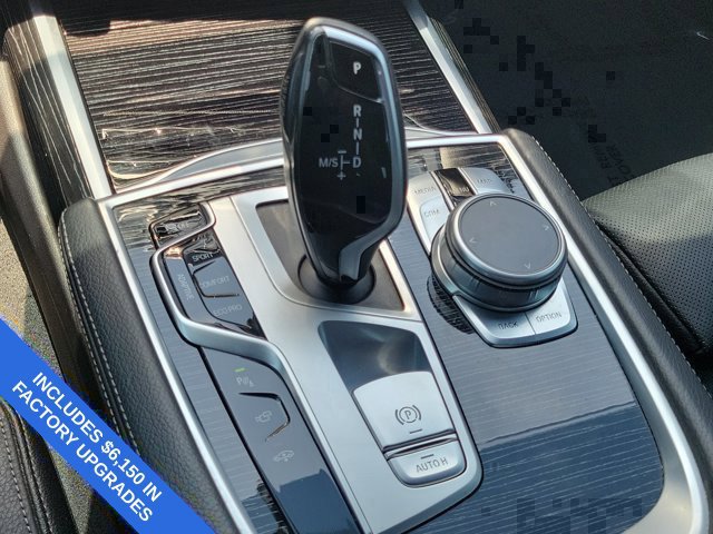 Used 2022 BMW 740i w/ M Sport Package RWD image 32