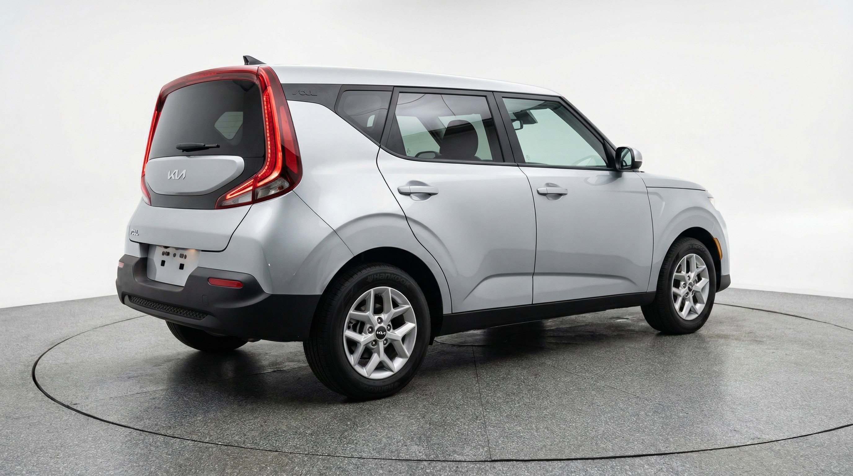 Used 2025 Kia Soul LX w/ LX Technology Package FWD image 9