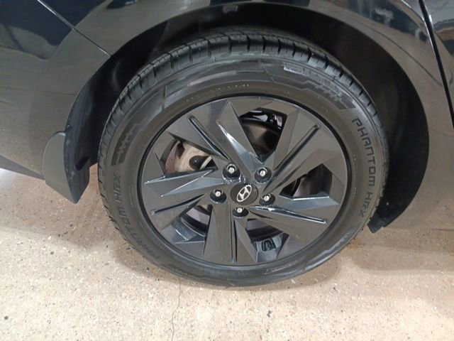 Used 2023 Hyundai Elantra SEL image 36