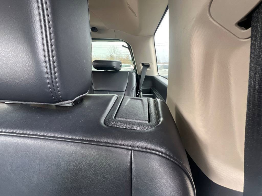 Used 2024 Ford Expedition XLT image 34