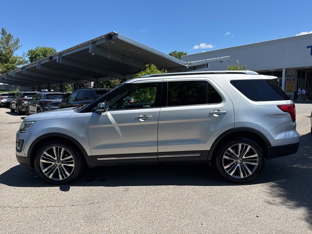 Used 2017 Ford Explorer Platinum image 11