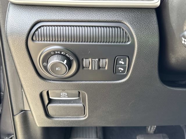 Used 2024 Jeep Wagoneer L Series II w/ Flexible Seating Group RWD image 32