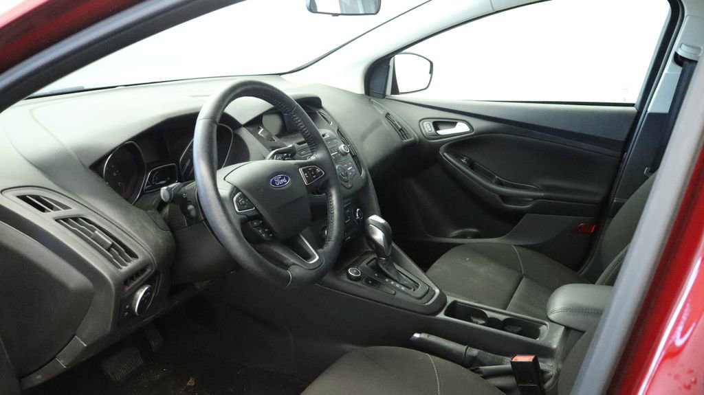 Used 2015 Ford Focus SE w/ SE Sport Package image 20