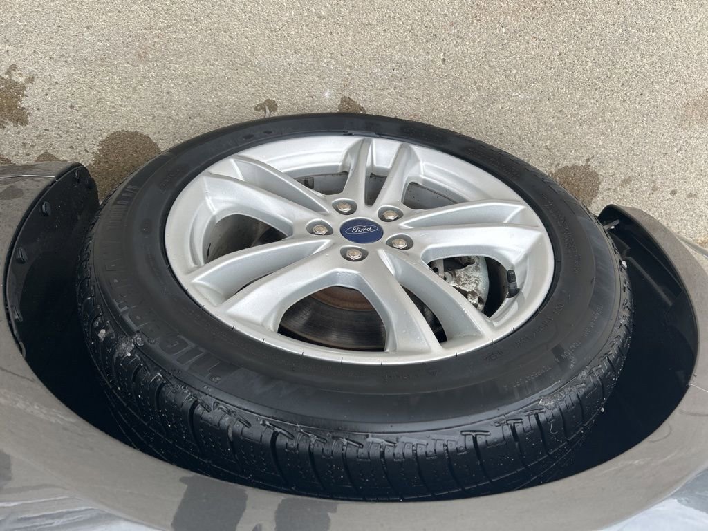 Used 2018 Ford Fusion SE w/ Fusion SE Technology Package image 25