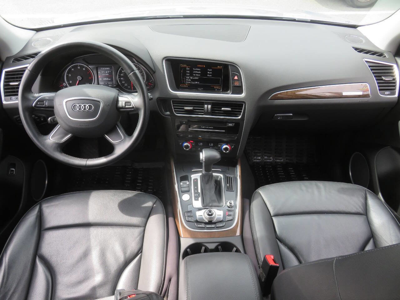 Used 2016 Audi Q5 2.0T Premium Plus w/ Technology Package image 12