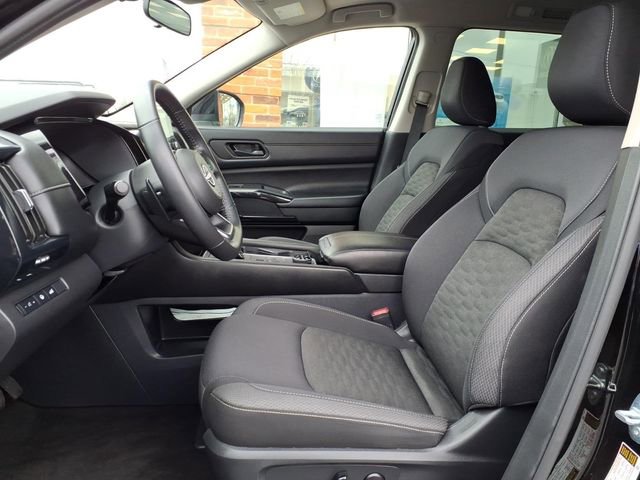 Used 2025 Nissan Pathfinder SV AWD/4WD image 2