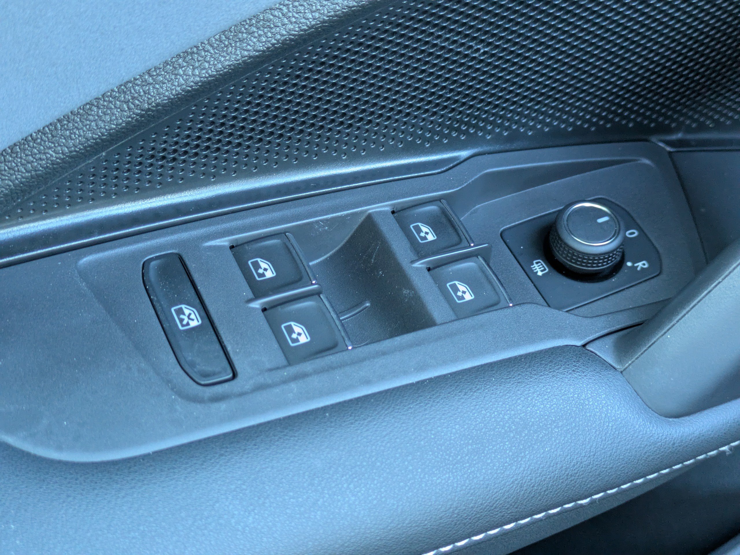 Certified 2025 Volkswagen Tiguan SE FWD image 23