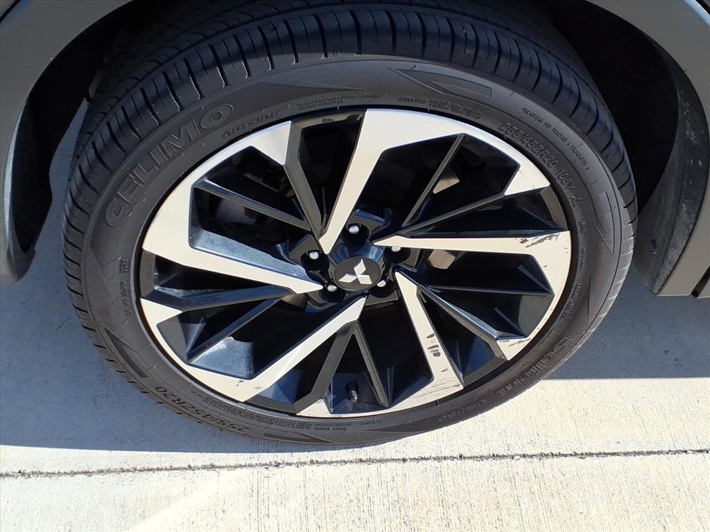 Used 2023 Mitsubishi Outlander SE image 11