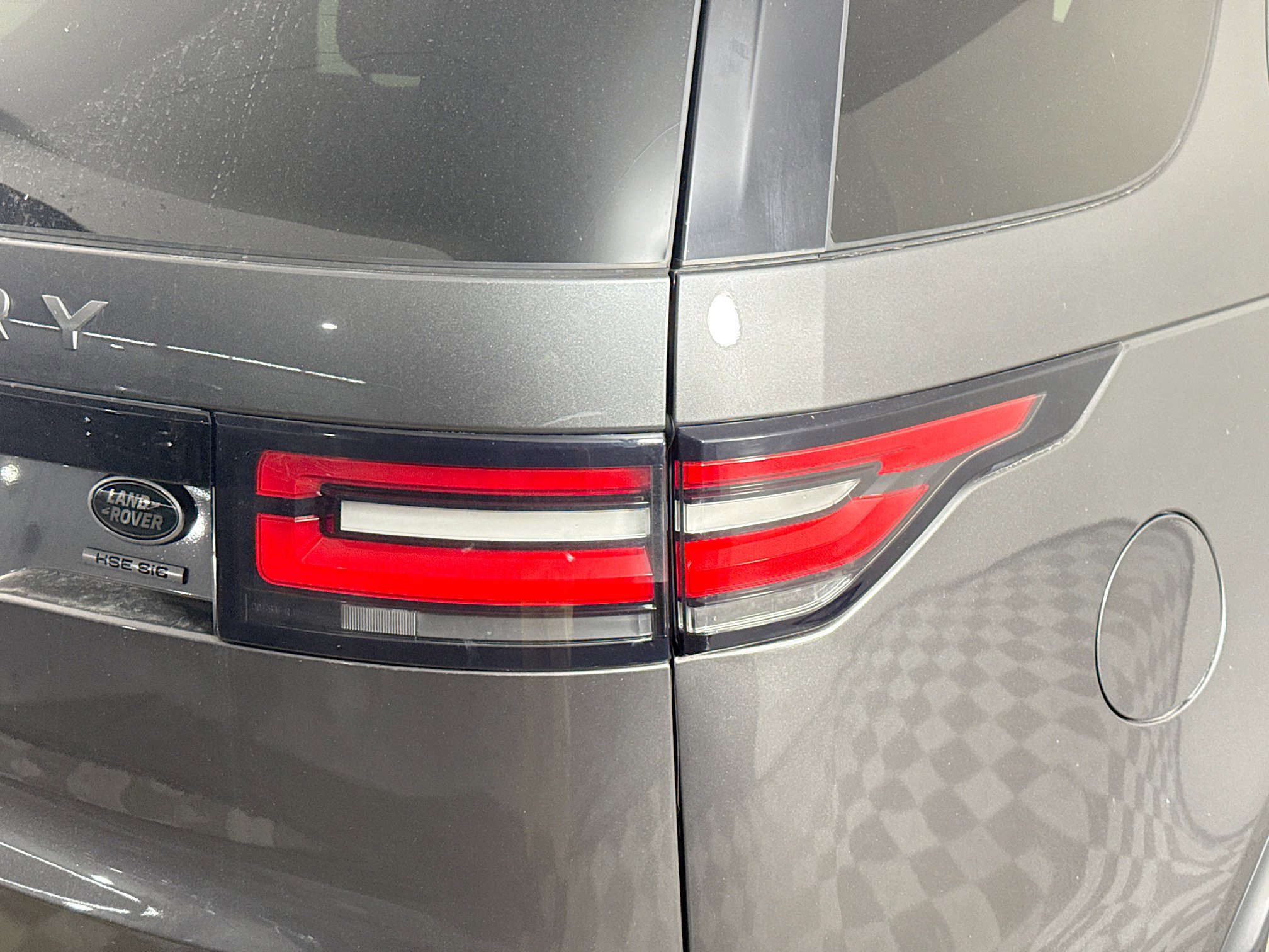 Used 2018 Land Rover Discovery HSE image 34