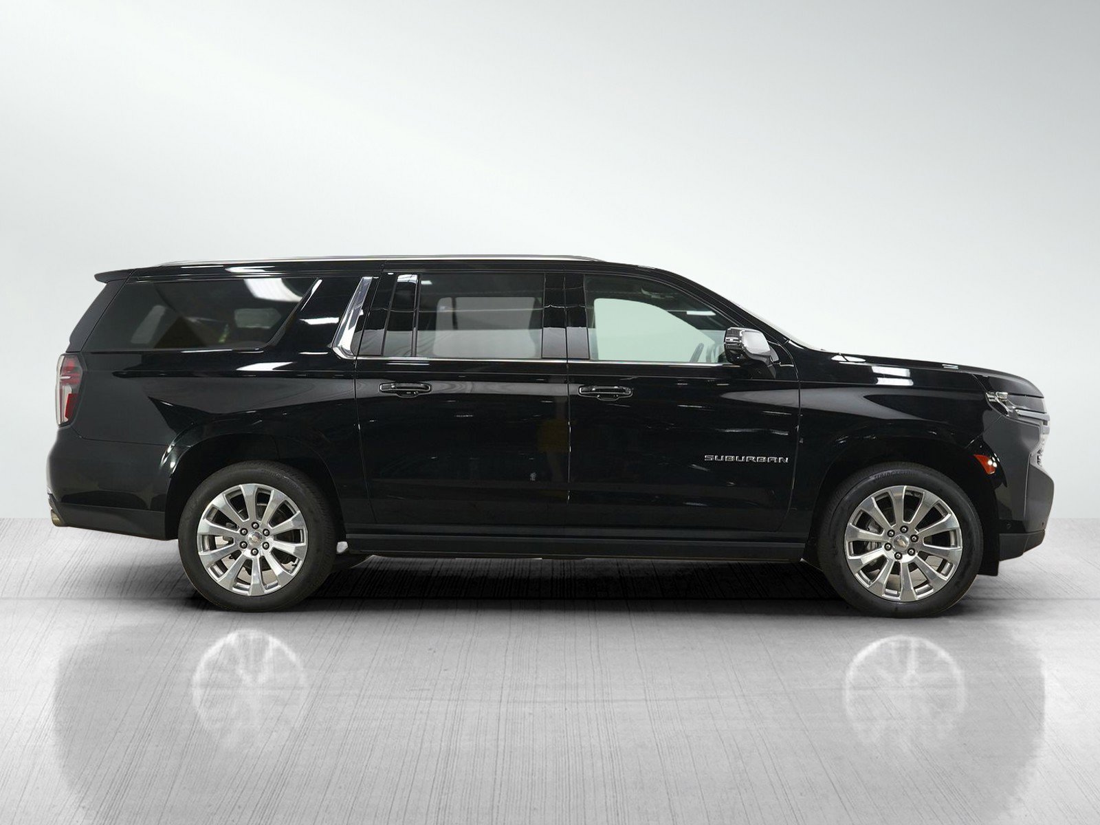 Used 2023 Chevrolet Suburban Premier w/ Advanced Technology Package AWD/4WD image 6