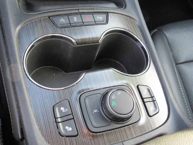 Used 2023 GMC Acadia SLT FWD image 30