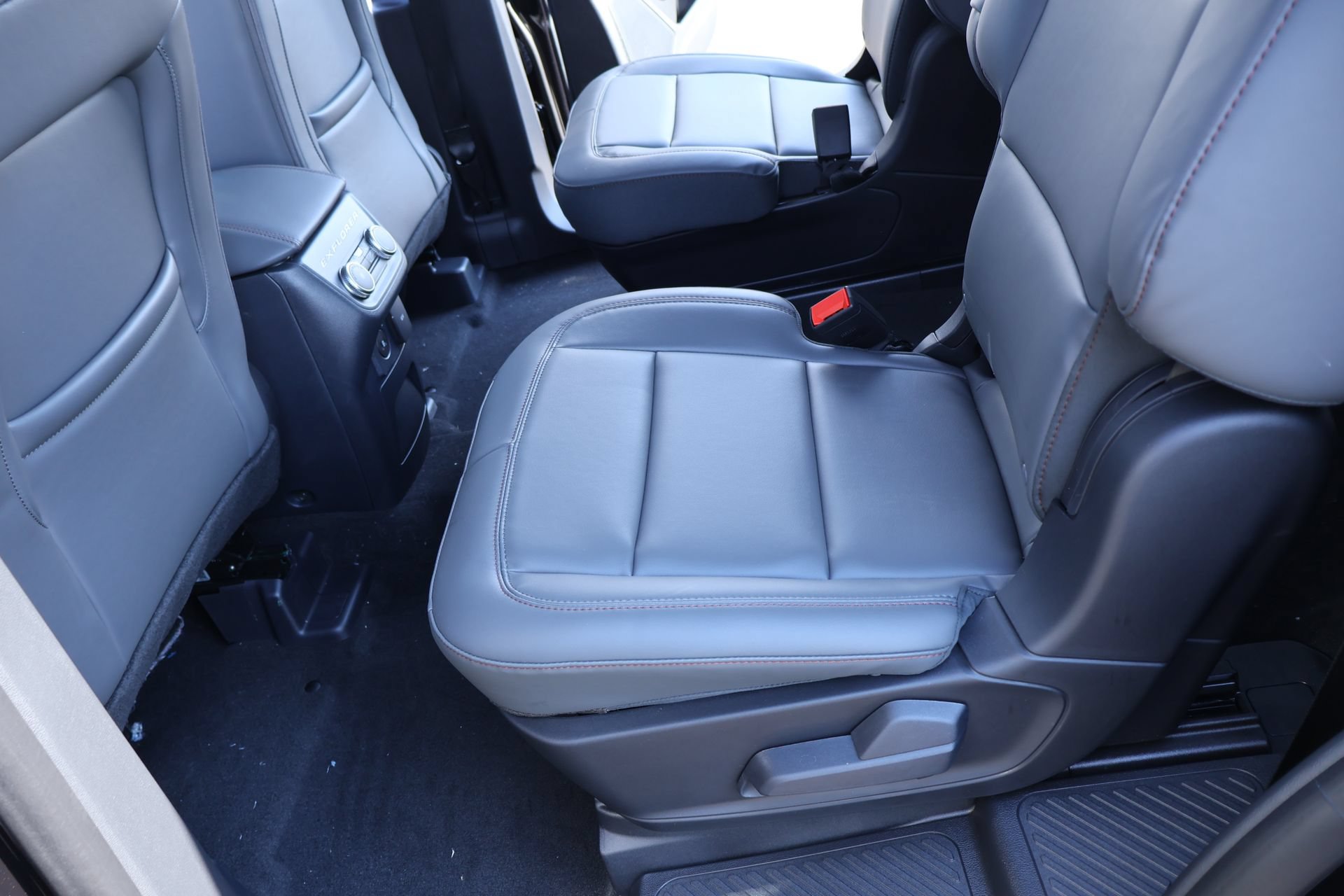New 2026 Ford Explorer Active w/ Active Comfort Package AWD/4WD image 13