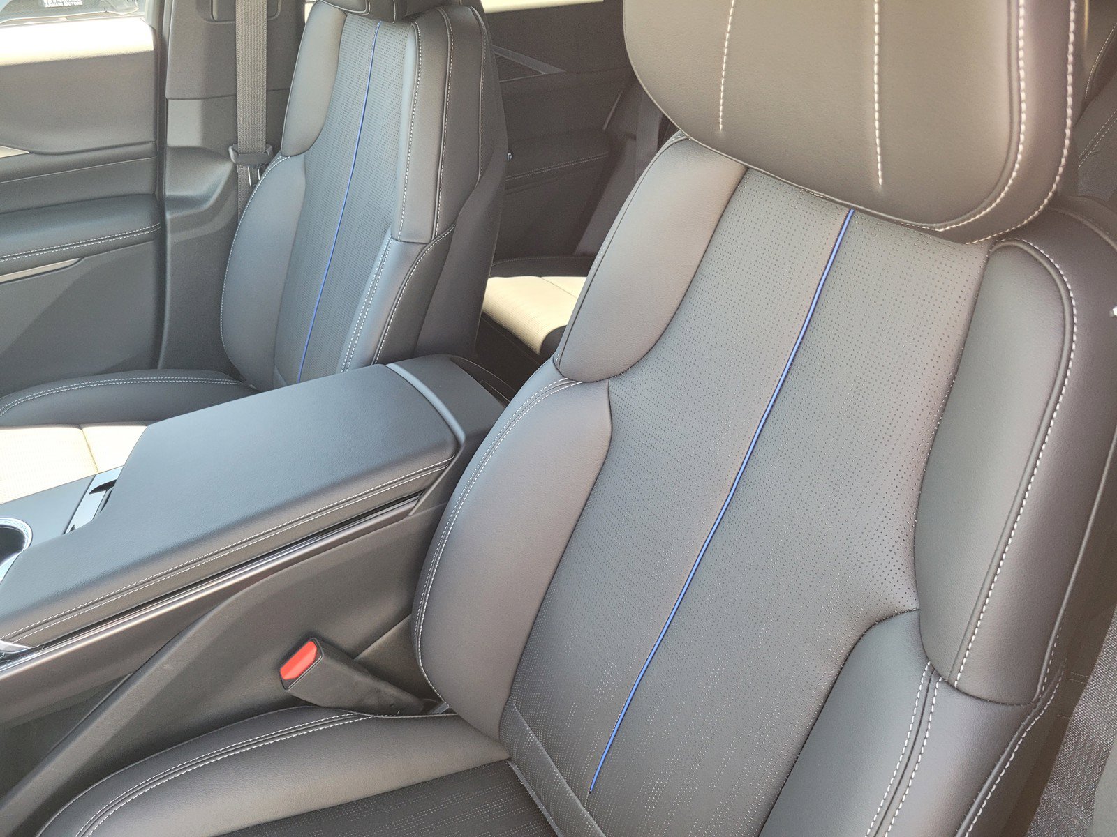 New 2026 Cadillac Lyriq Sport AWD/4WD image 8