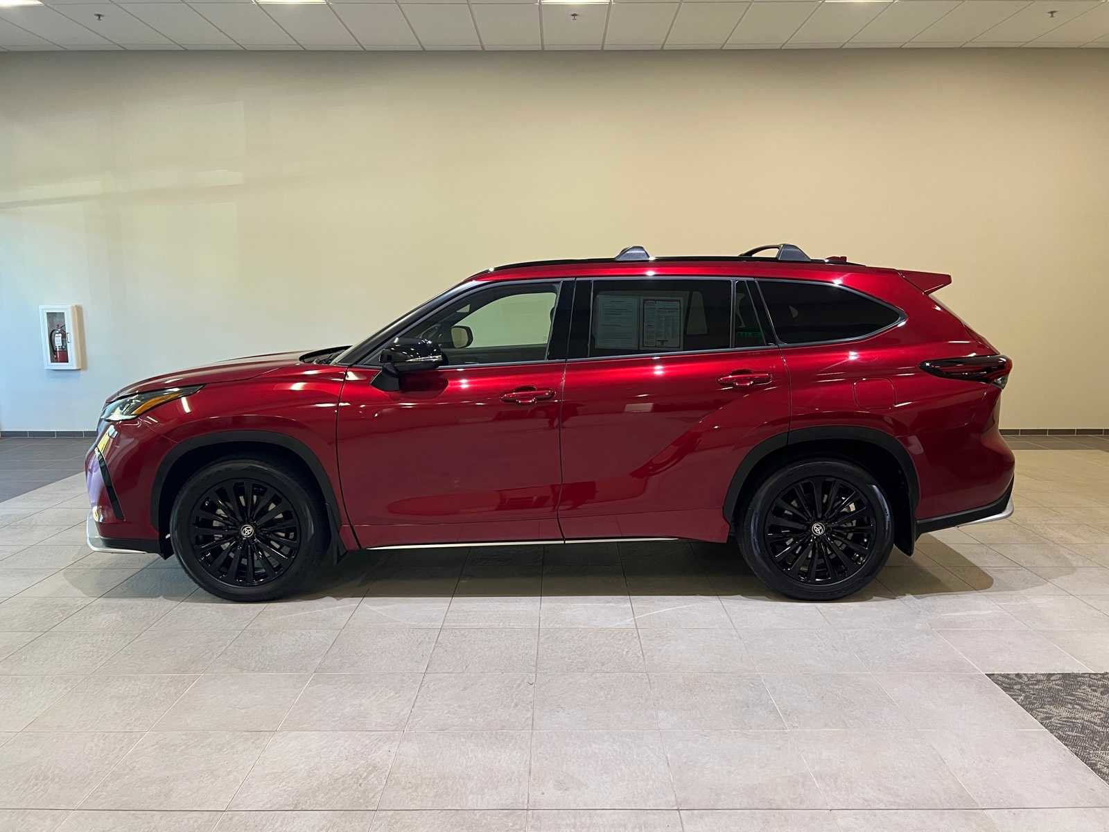 Certified 2024 Toyota Highlander XSE image 3