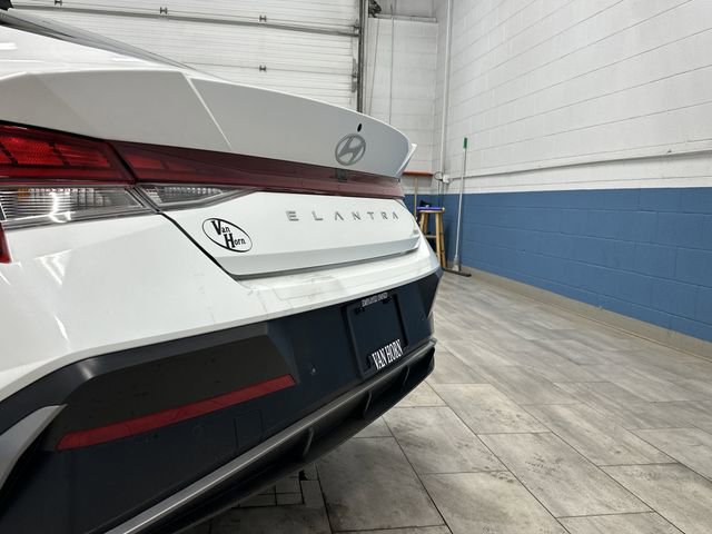 Used 2024 Hyundai Elantra Limited image 34