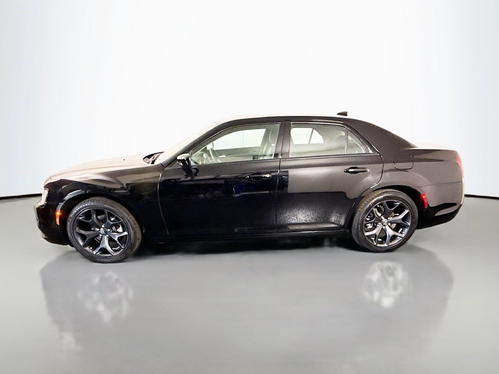 Used 2023 Chrysler 300 Touring w/ Safetytec Plus Group RWD image 6