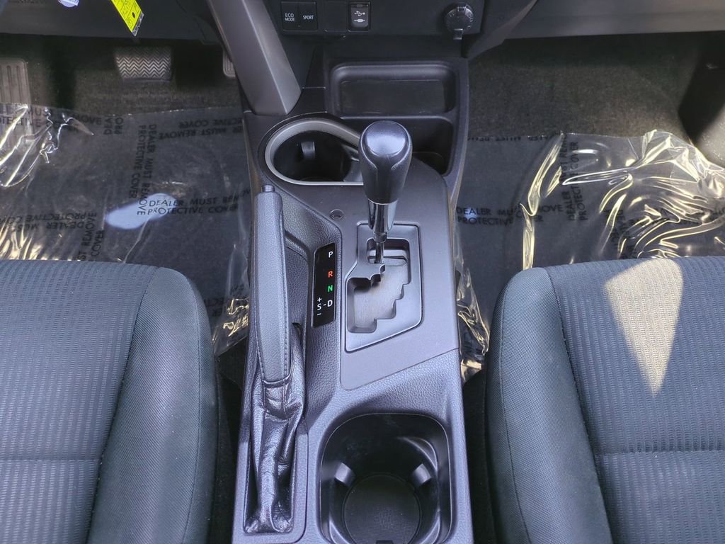 Used 2018 Toyota RAV4 LE image 19