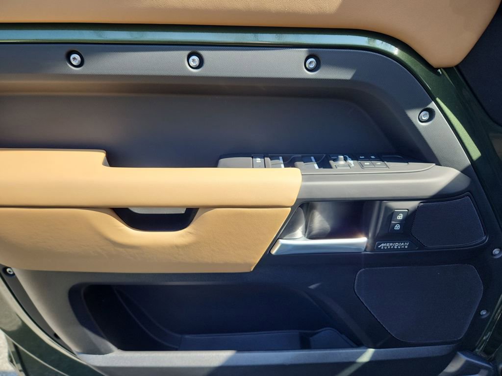 New 2026 Land Rover Defender 130 X-Dynamic SE image 23