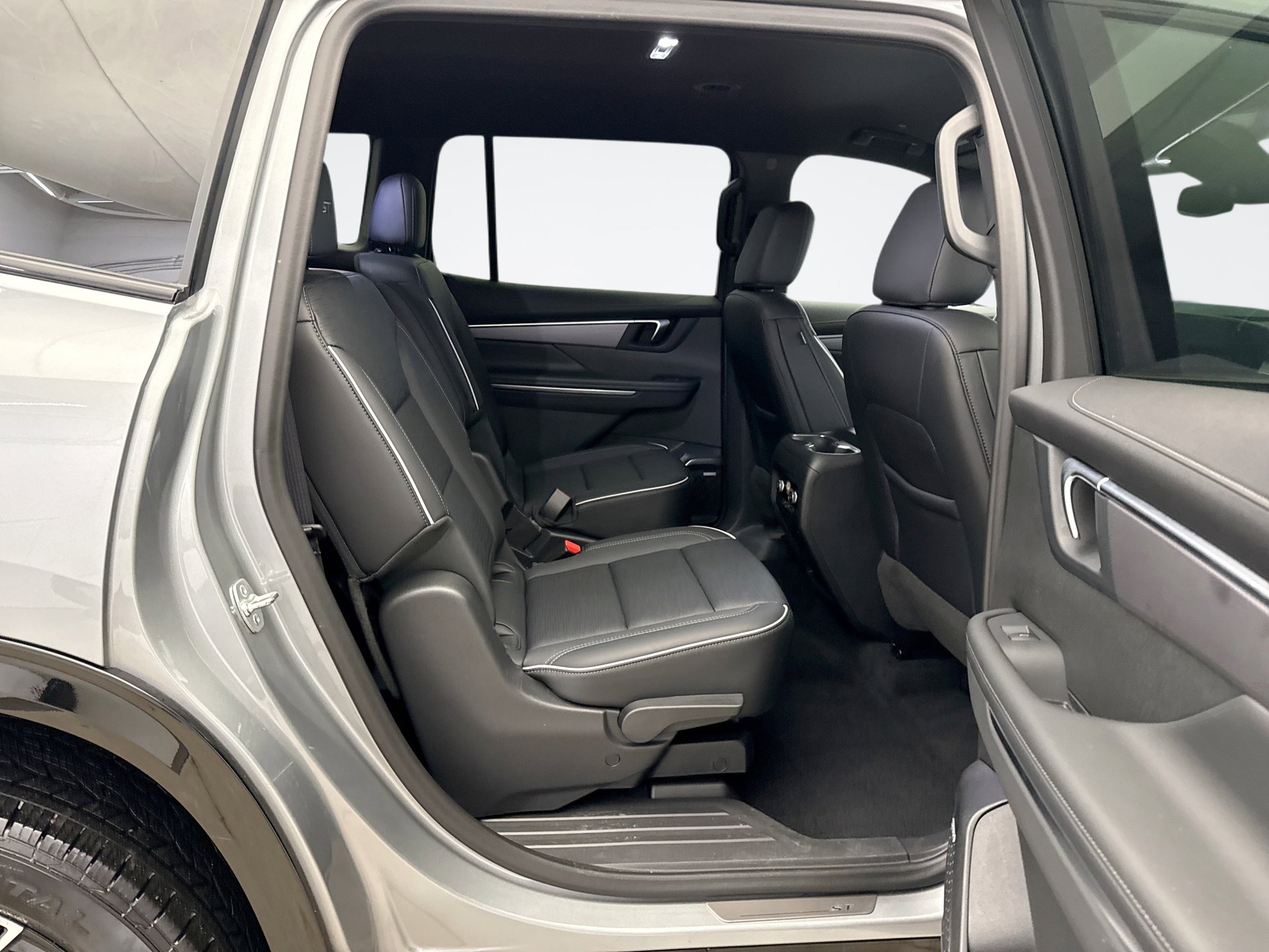 Used 2025 Buick Enclave Sport Touring image 17