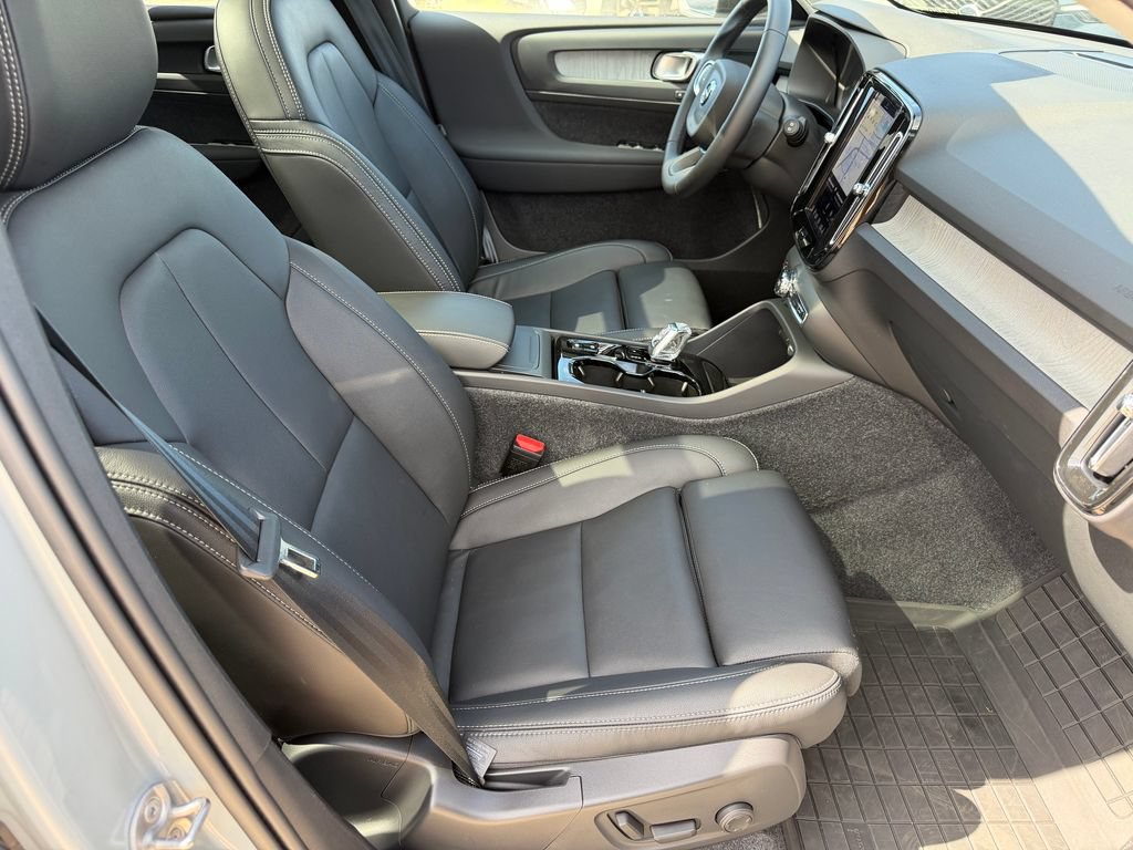 New 2026 Volvo XC40 B5 Plus w/ Protection Package Premier AWD/4WD image 9