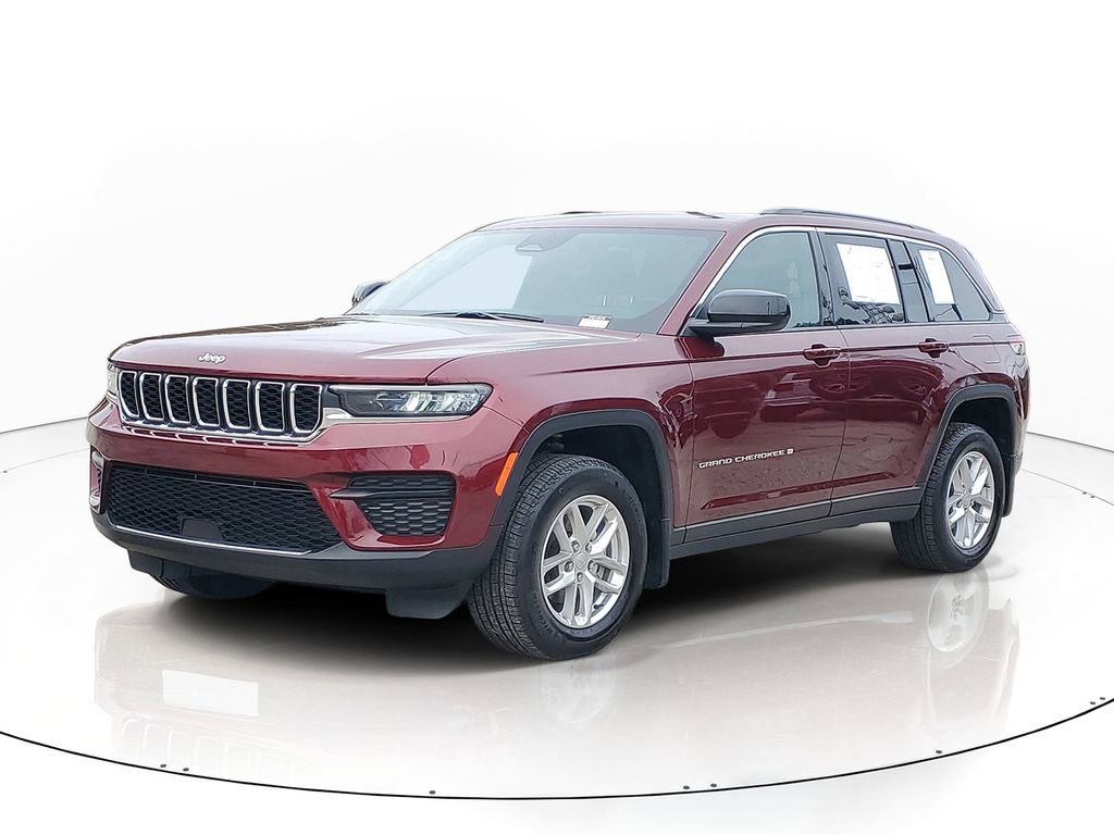 Used 2024 Jeep Grand Cherokee Laredo X AWD/4WD image 2