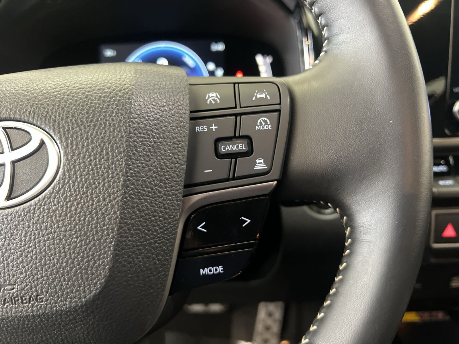 Used 2025 Toyota Camry SE FWD image 32