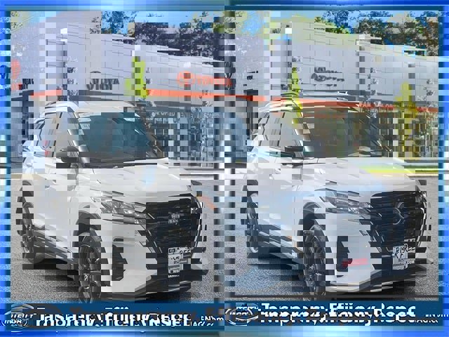 Used 2024 Nissan Kicks SR image 1