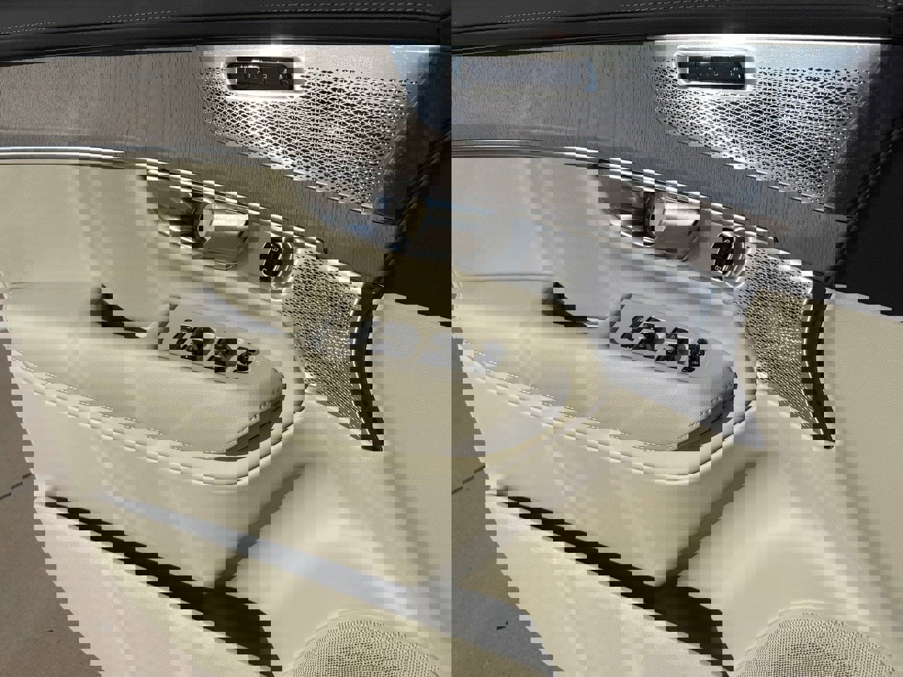 New 2026 Volvo XC90 B6 Ultra w/ Protection Package Premier image 16