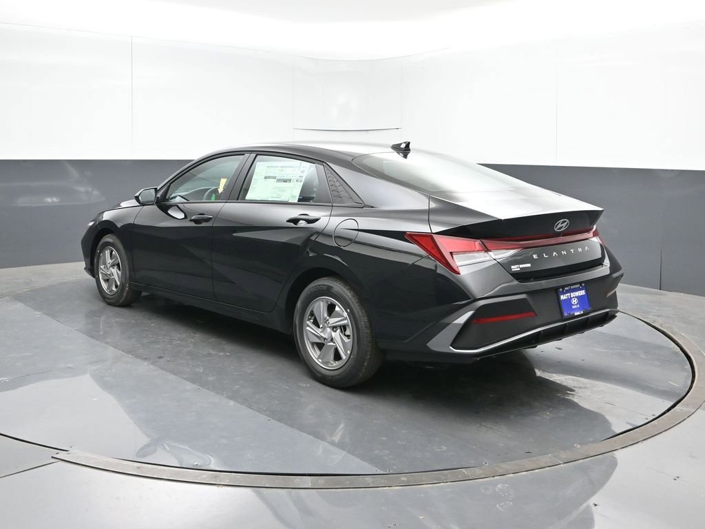 New 2026 Hyundai Elantra SE FWD image 4