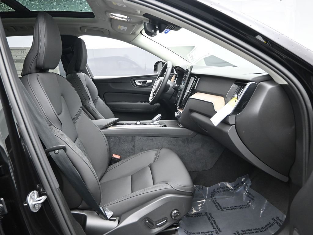 New 2026 Volvo XC60 B5 Plus w/ Protection Package Premier AWD/4WD image 28