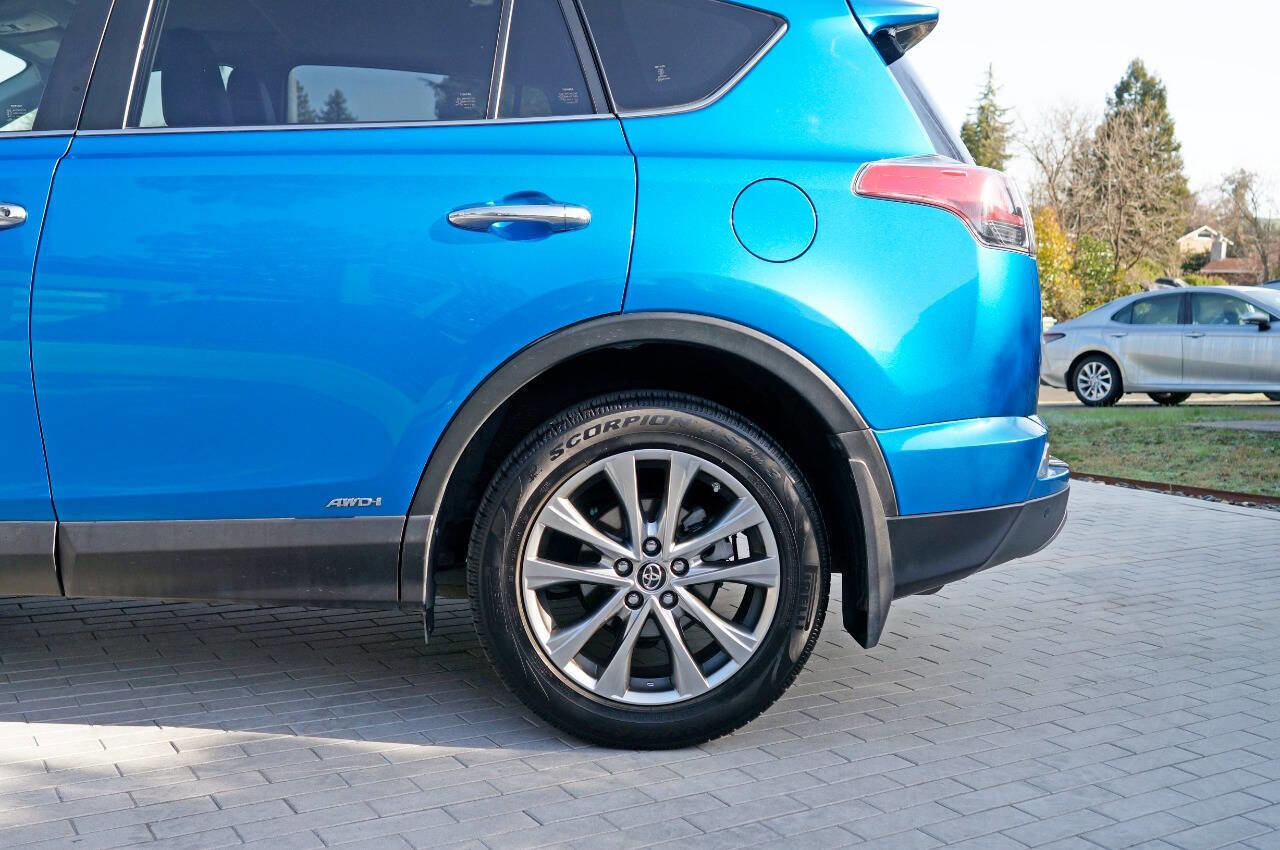 Used 2018 Toyota RAV4 Limited w/ Advanced Technology Package image 10