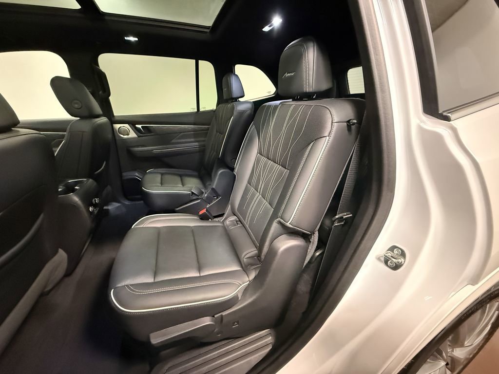 Used 2025 Buick Enclave Avenir w/ Super Cruise Package AWD/4WD image 9