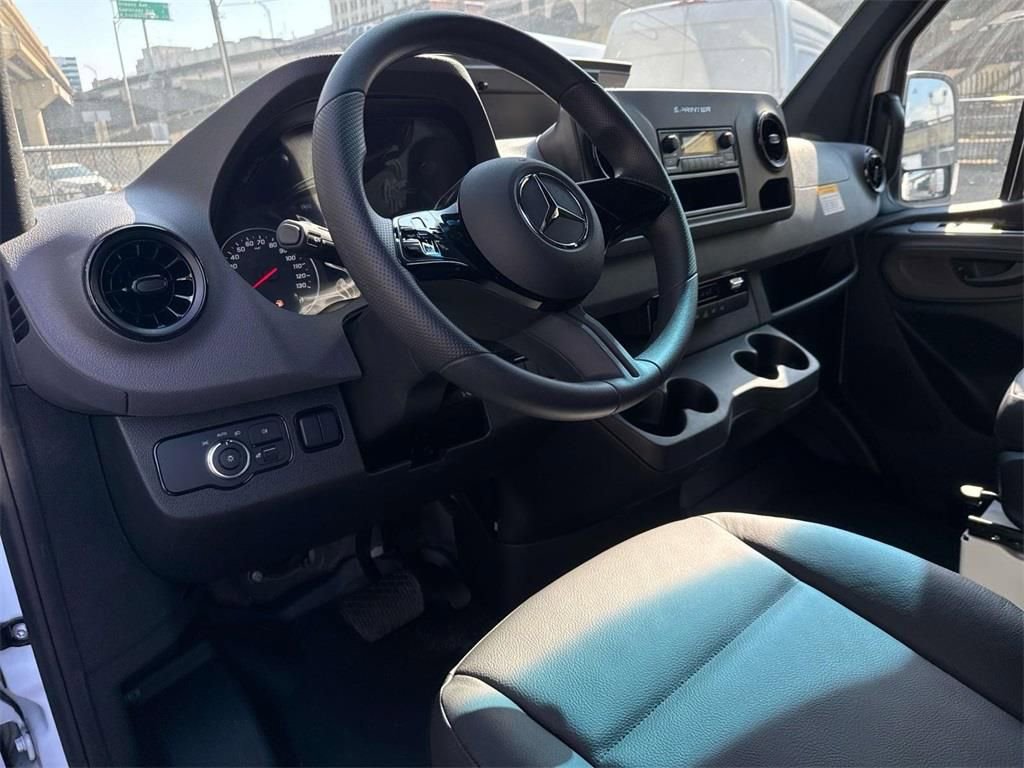 Used 2025 Mercedes-Benz Sprinter 2500 image 19