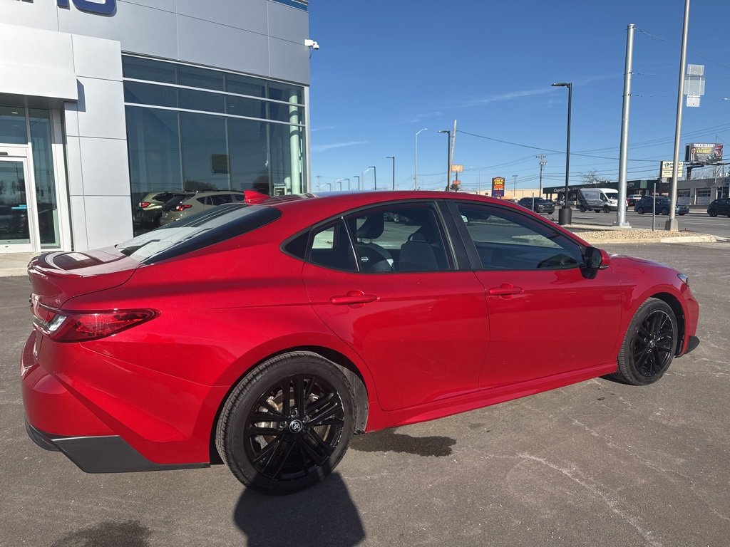 Used 2025 Toyota Camry SE image 6