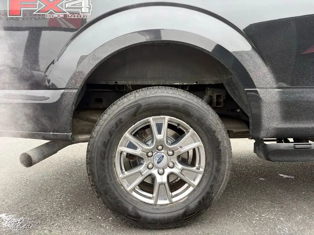 Used 2015 Ford F150 XLT w/ Equipment Group 302A Luxury image 24