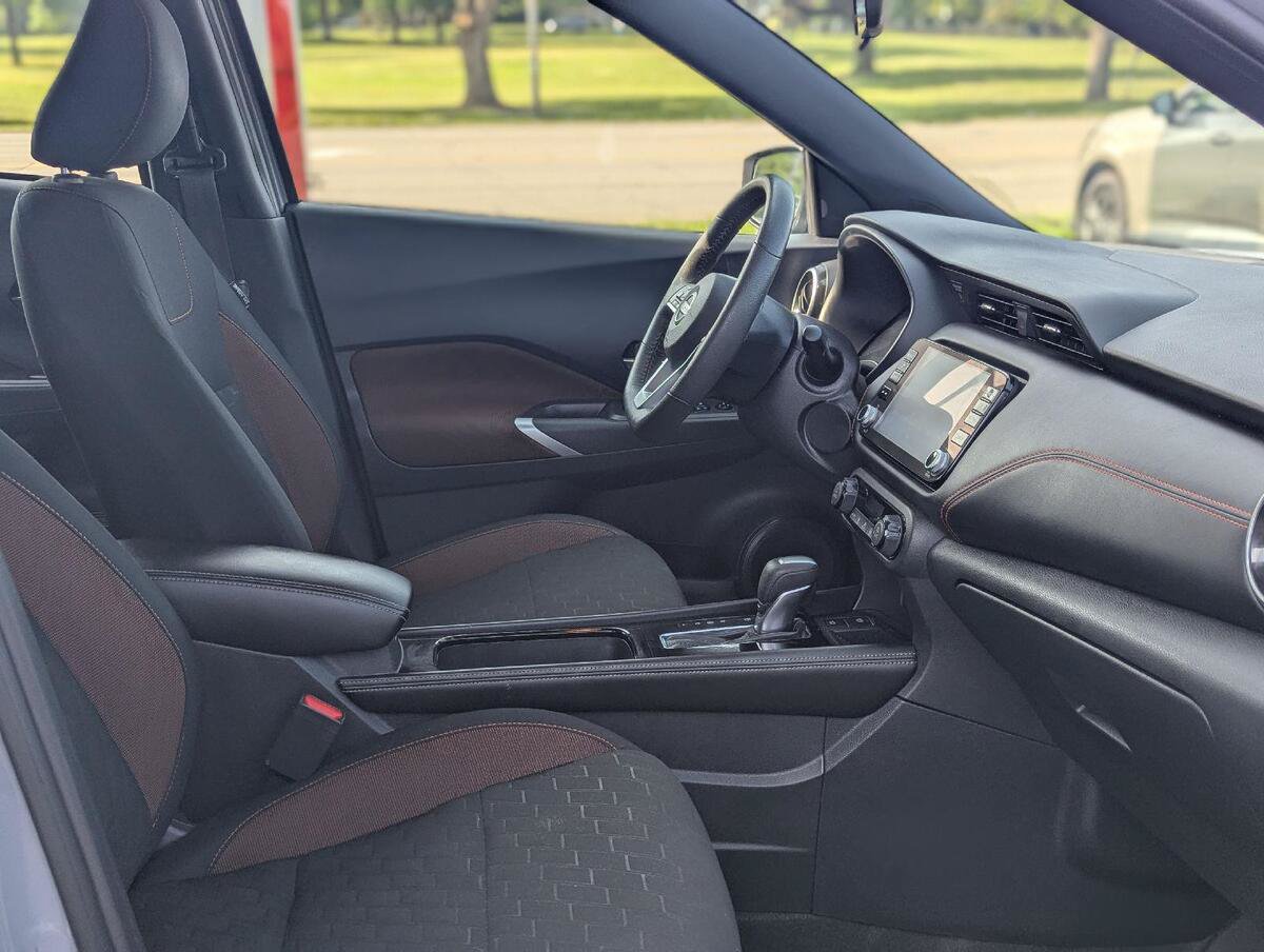 Used 2023 Nissan Kicks SR w/ Exterior Package FWD image 15
