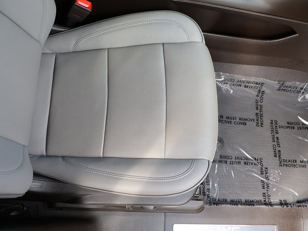 Used 2024 GMC Yukon SLT w/ SLT Luxury Package RWD image 31