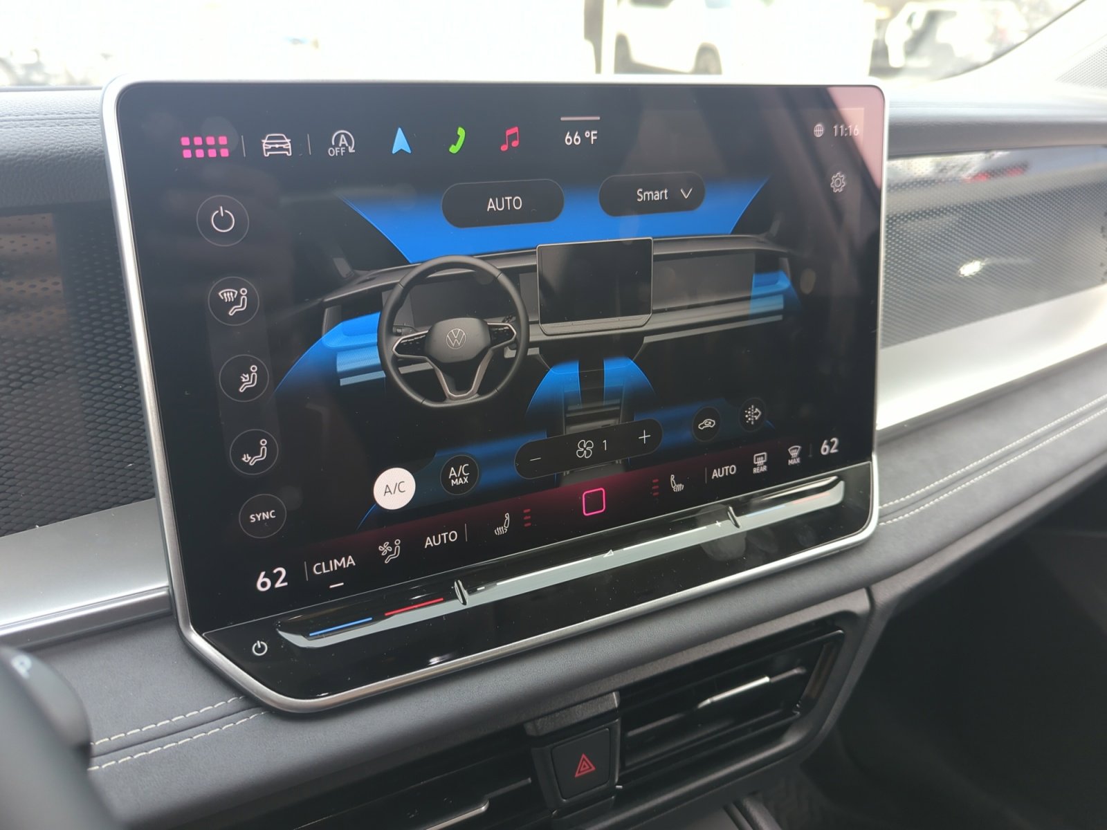 New 2025 Volkswagen Tiguan SE image 12