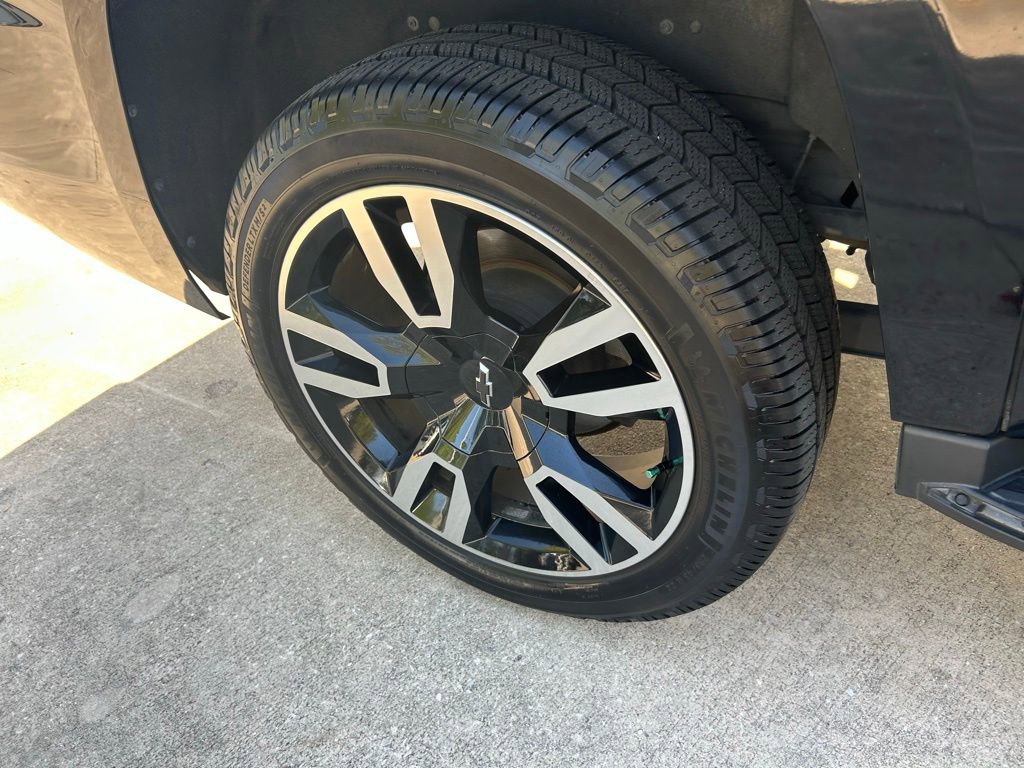 Used 2019 Chevrolet Suburban Premier w/ RST Edition RWD image 26