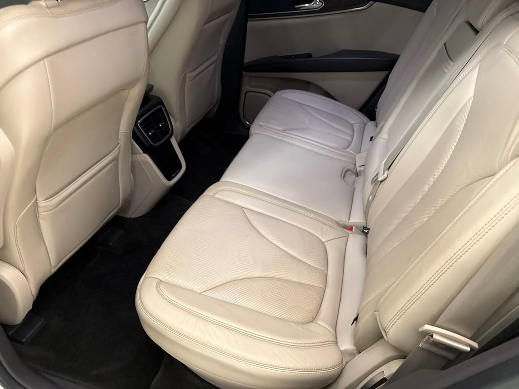 Used 2016 Lincoln MKX Reserve FWD image 17