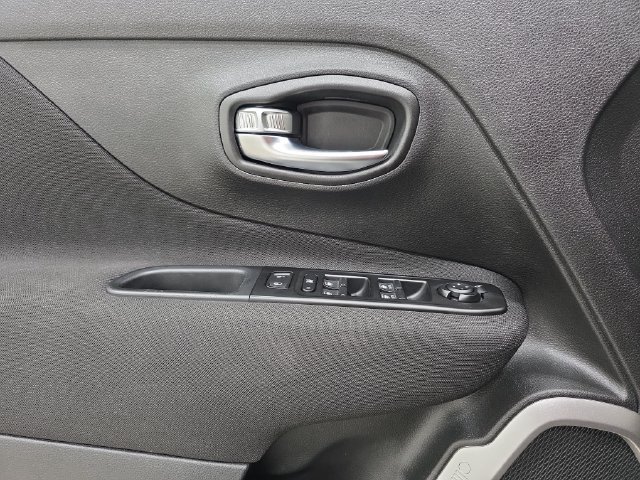 Used 2021 Jeep Renegade Latitude AWD/4WD image 26