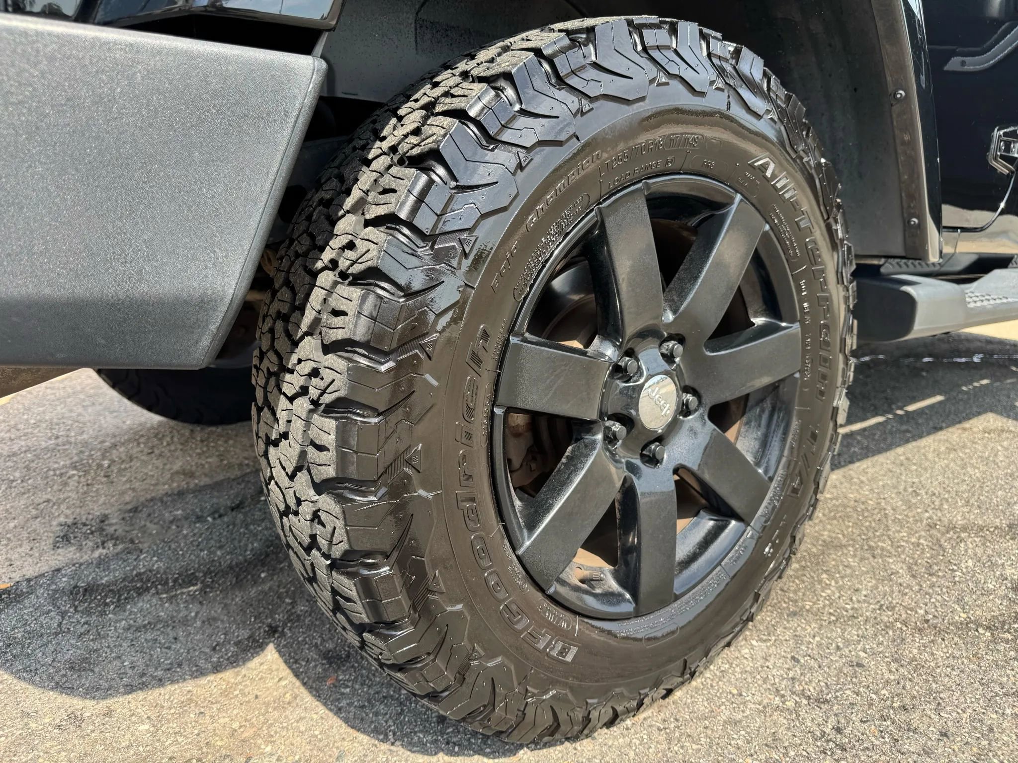 Used 2013 Jeep Wrangler Unlimited Sahara w/ Connectivity Group image 28