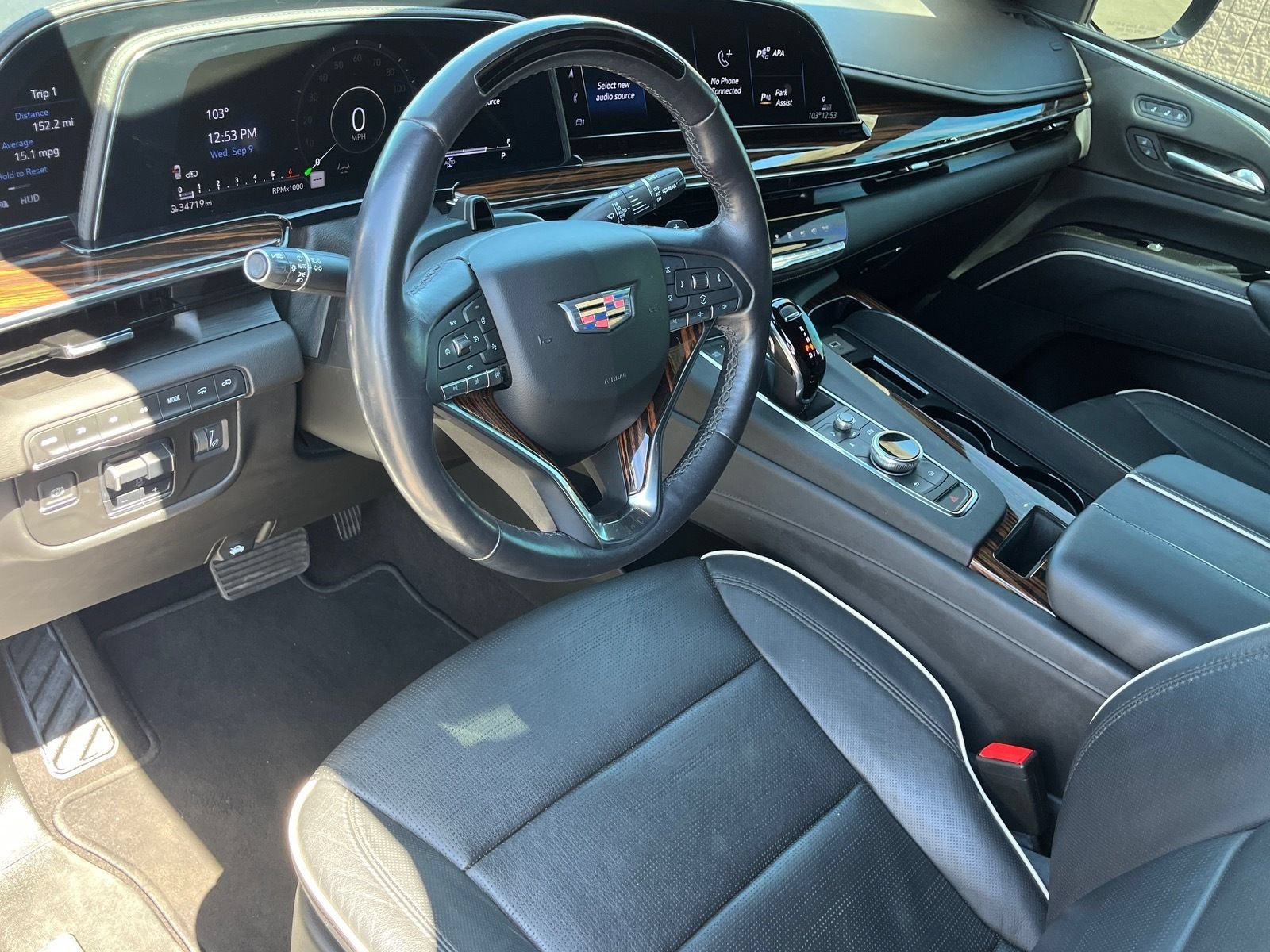 Used 2022 Cadillac Escalade ESV Premium Luxury w/ Performance Package AWD/4WD image 16