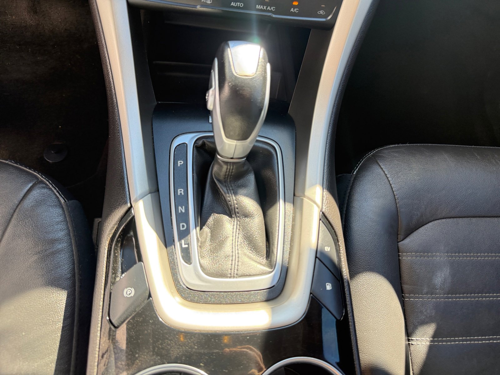 Used 2015 Ford Fusion Energi SE w/ Driver Assist Package image 25