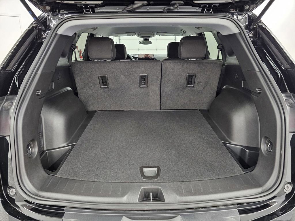 Used 2026 Chevrolet Blazer LT FWD image 27