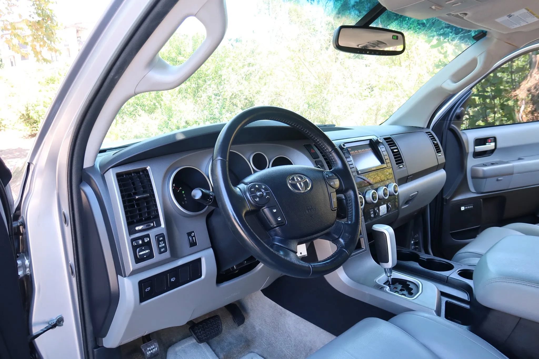 Used 2010 Toyota Sequoia Limited RWD image 10