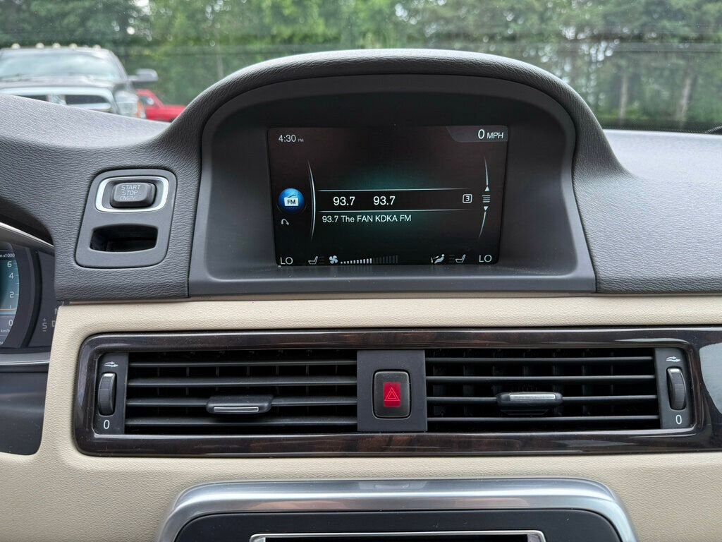 Used 2016 Volvo XC70 T5 Premier w/ Proximity Package image 30