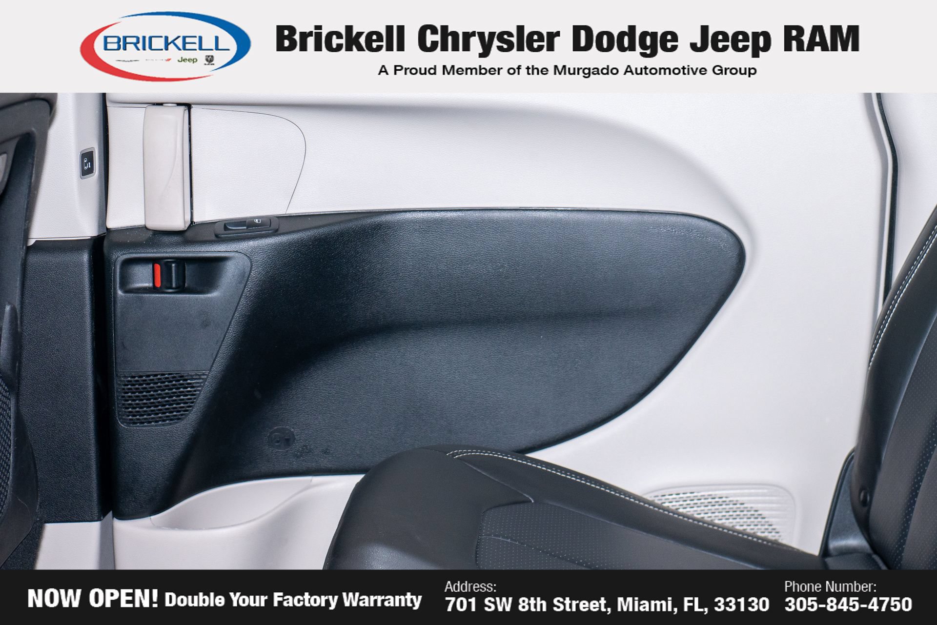 Used 2023 Chrysler Pacifica Touring-L FWD image 12