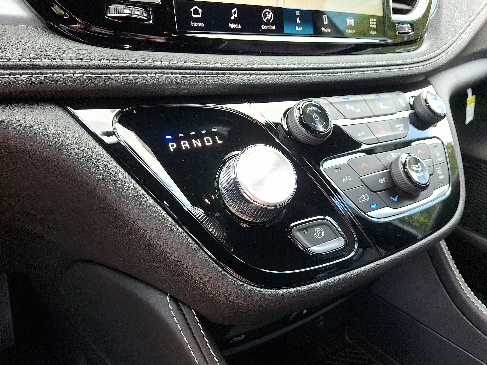 New 2026 Chrysler Pacifica Limited image 9