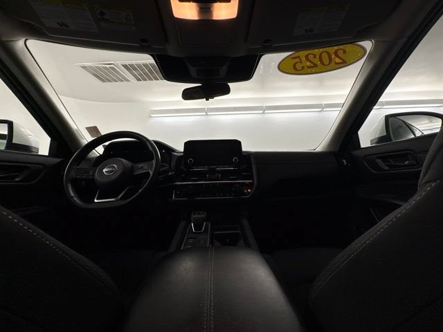 Used 2025 Nissan Pathfinder SV AWD/4WD image 15
